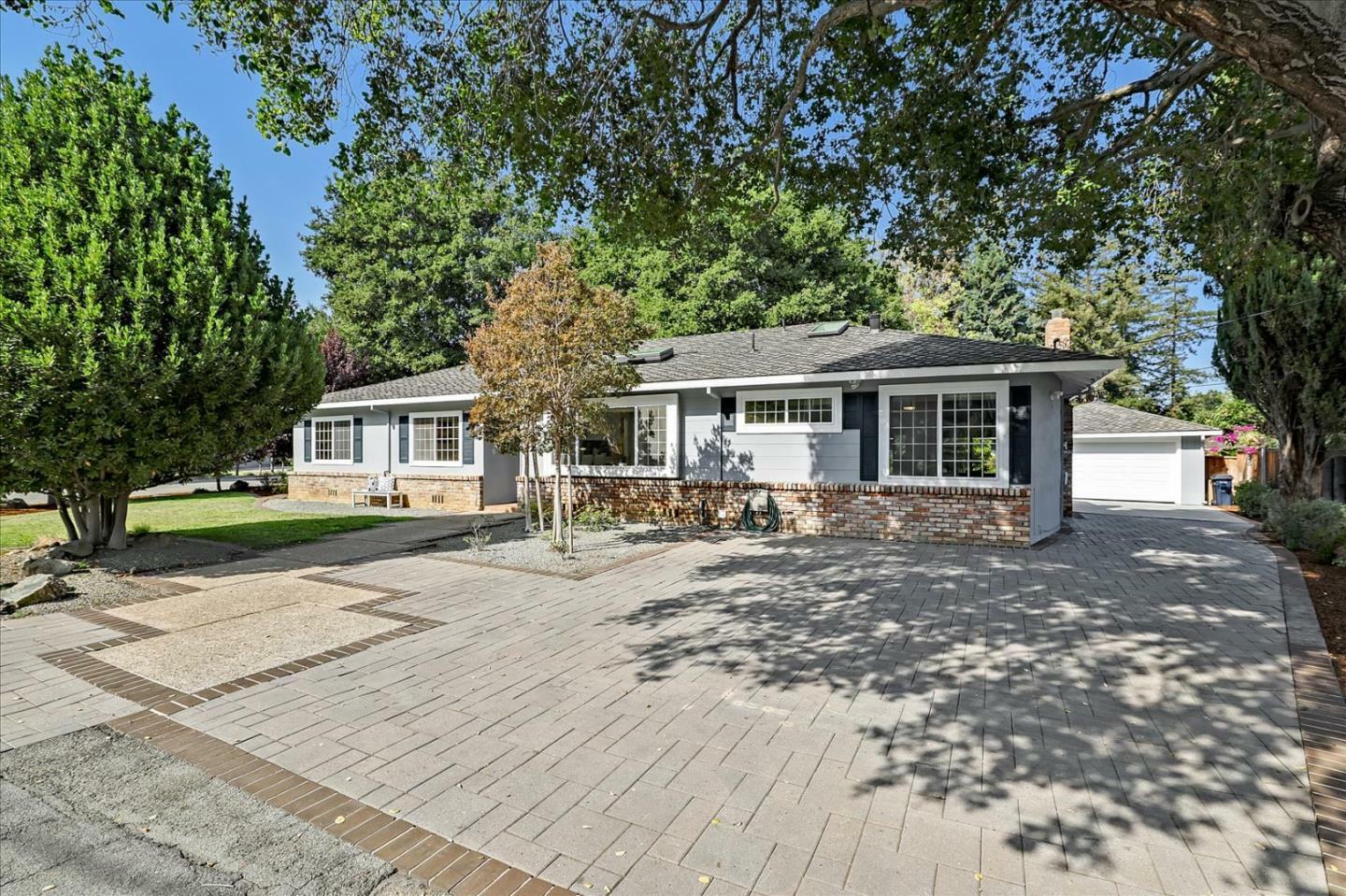 Property Photo:  1211 Heritage Court  CA 94024 