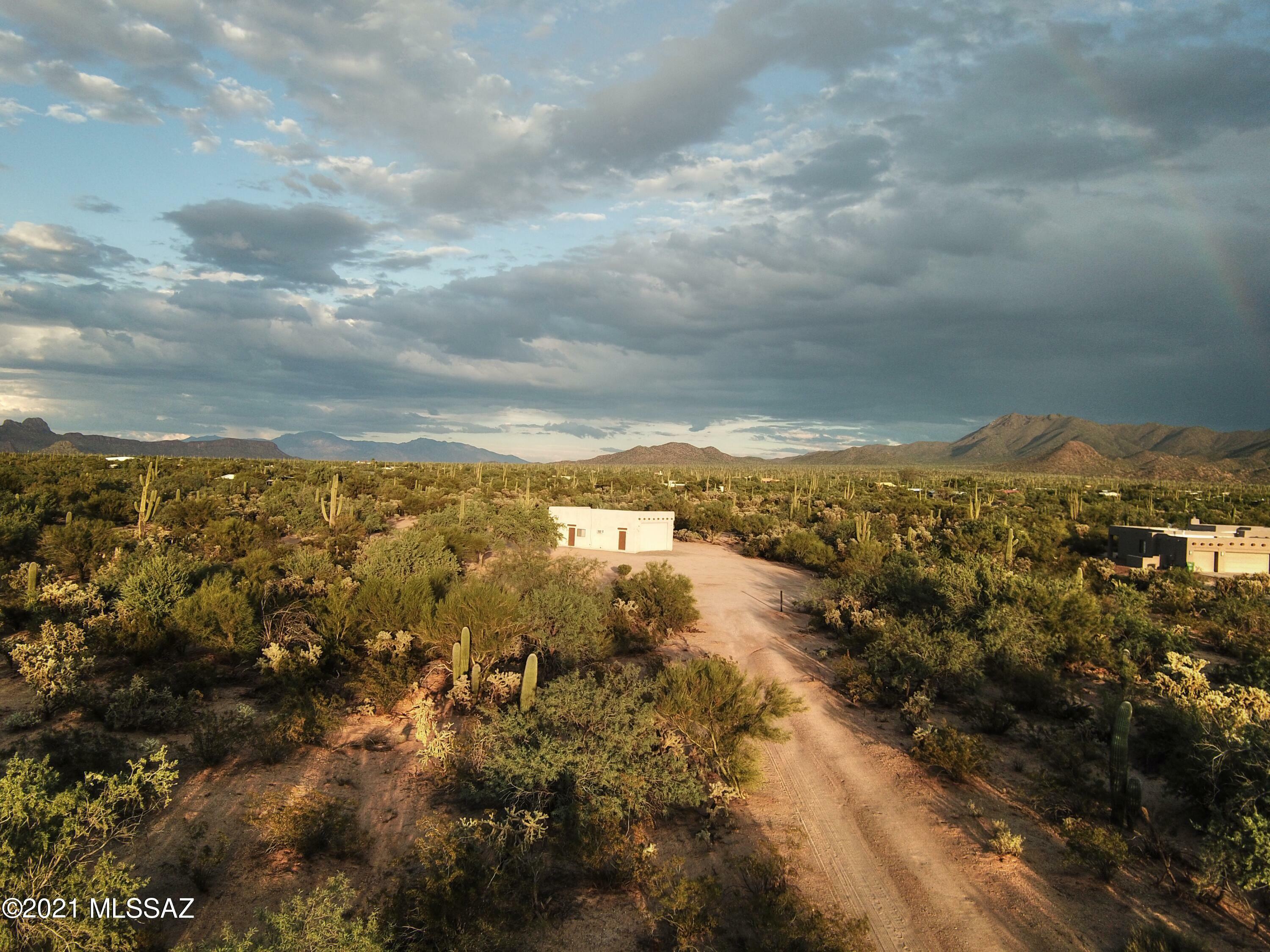 Property Photo:  5110 N Old West Road  AZ 85743 