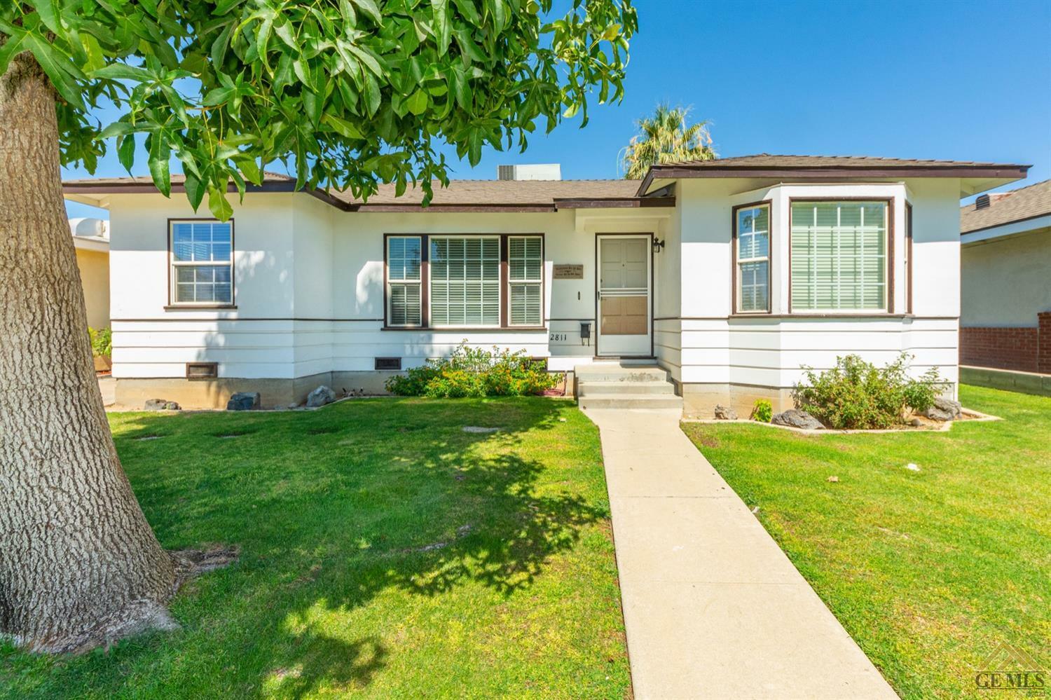 Property Photo:  2811 Olympic Drive  CA 93308 