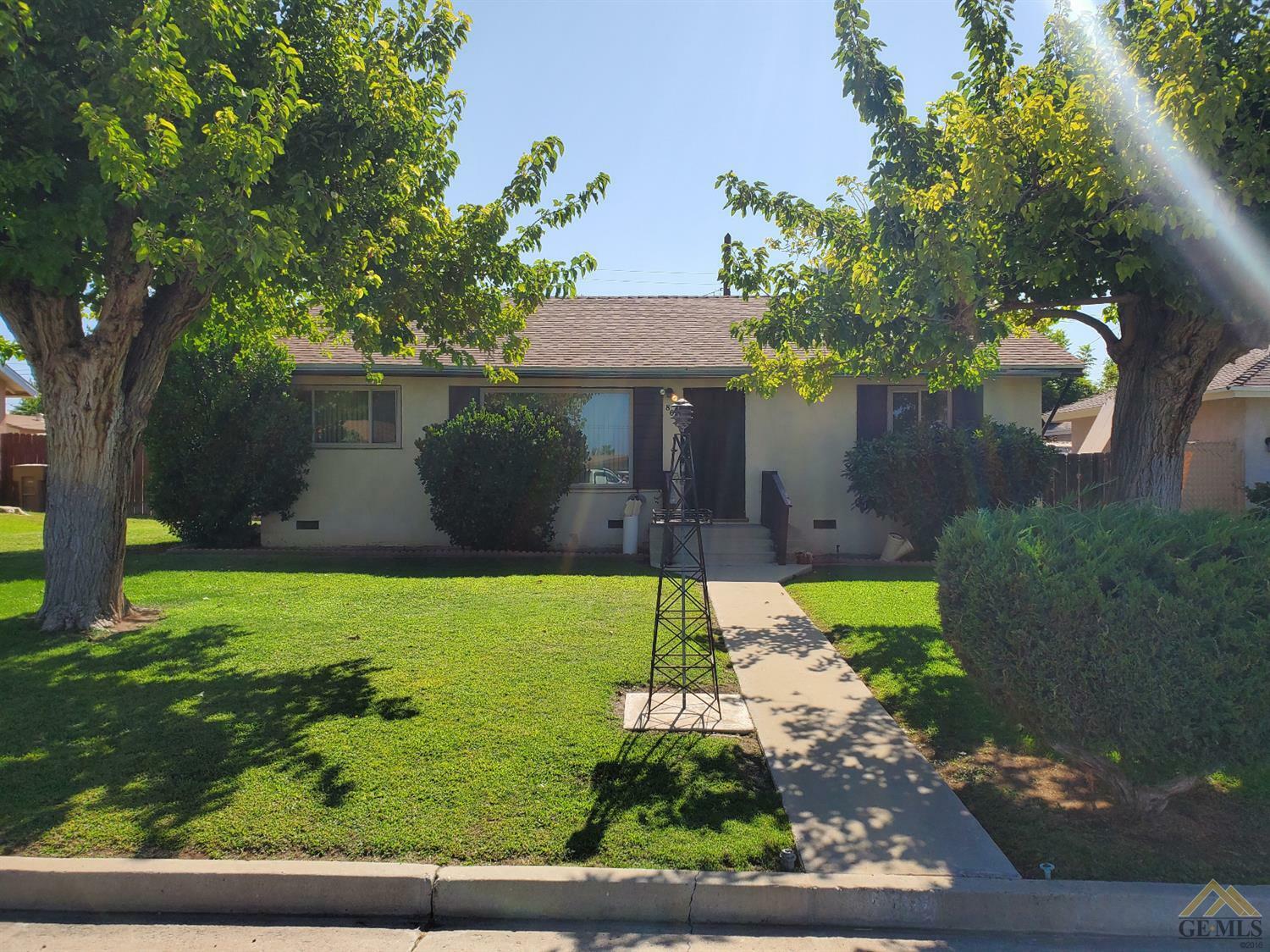 Property Photo:  809 Greenwood Drive  CA 93306 