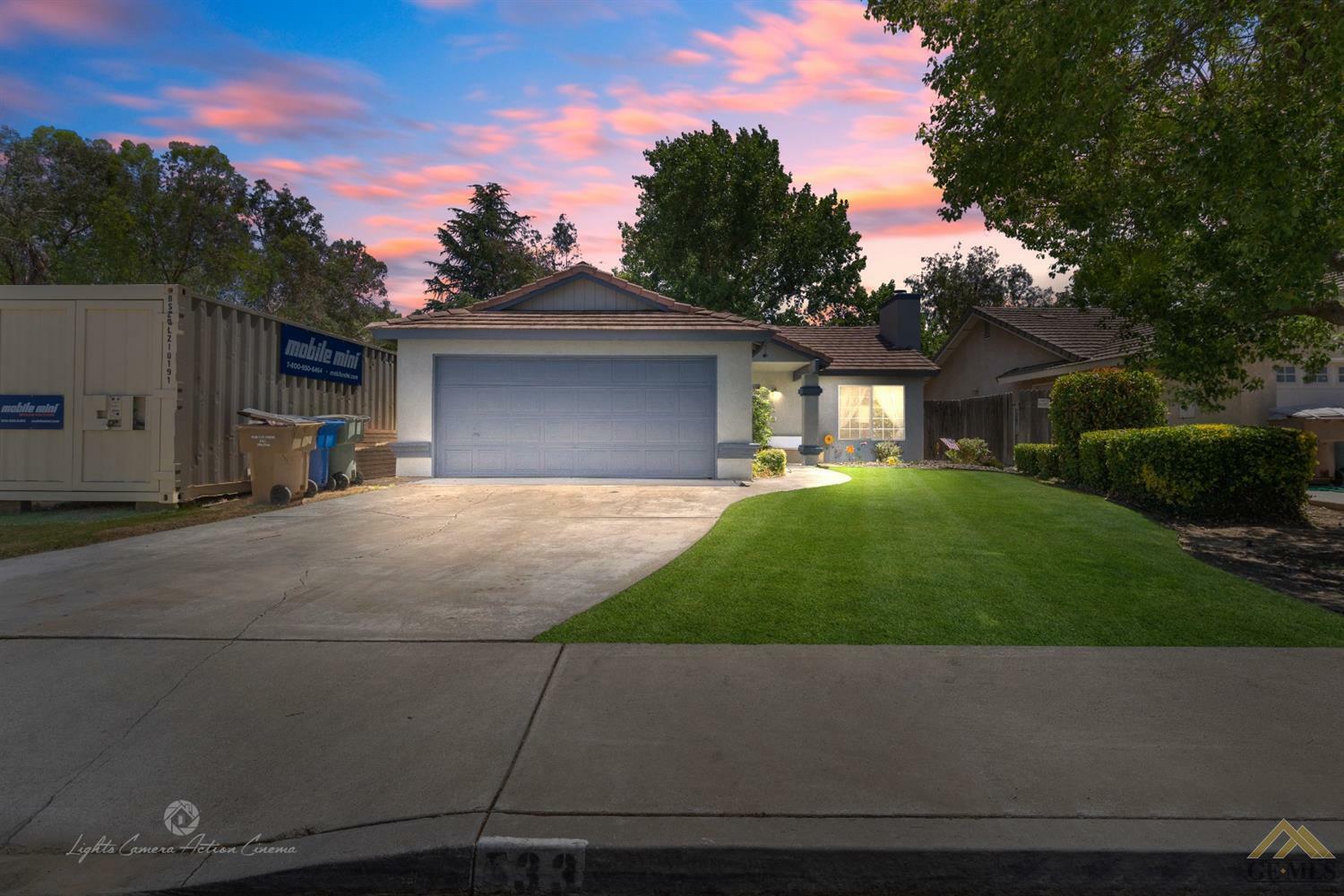 Property Photo:  533 Twinleaf Drive  CA 93308 