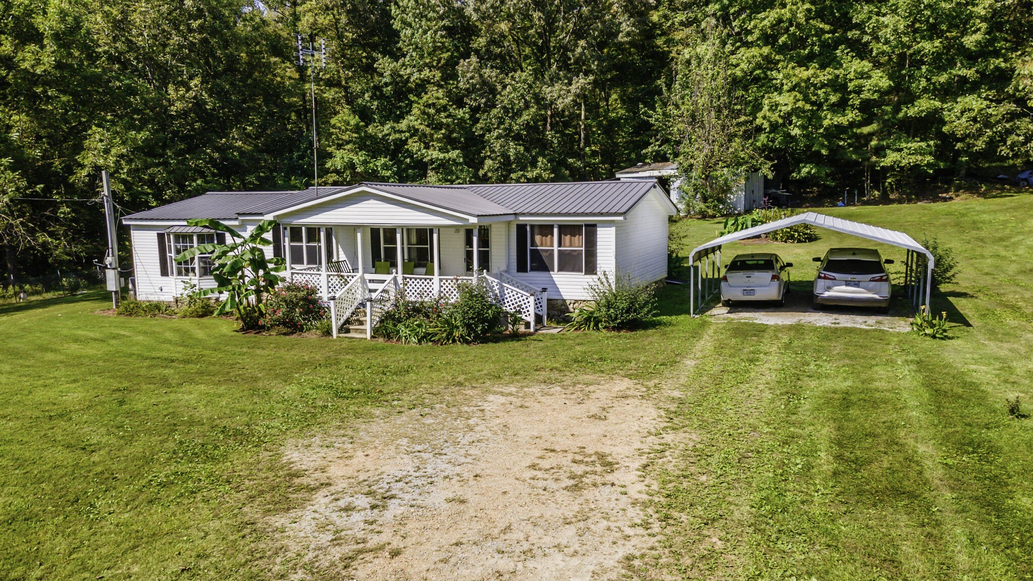 Property Photo:  2396 Wayland Springs Rd  TN 38463 