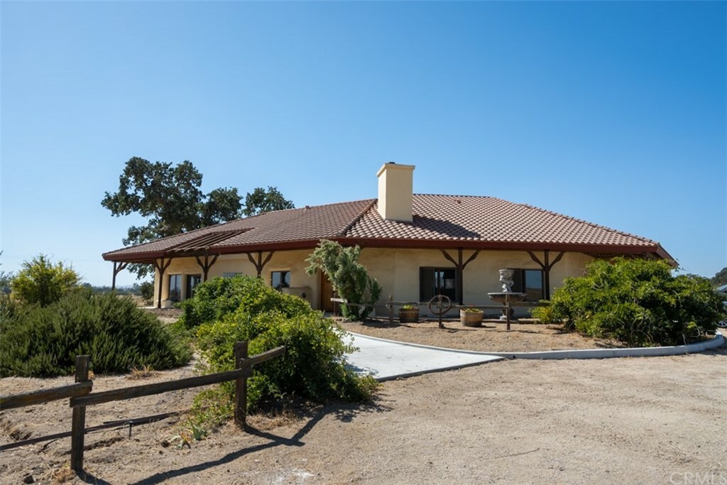 Property Photo:  4884 Buena Vista Drive  CA 93446 