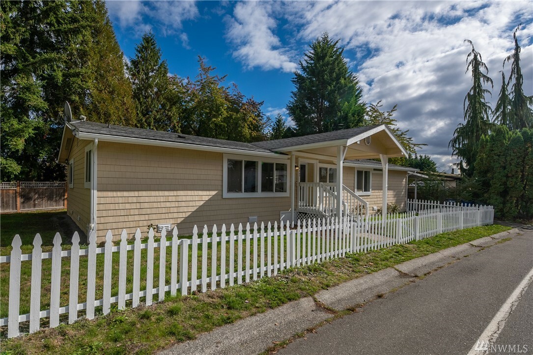 Property Photo:  12805 NE 199th St  WA 98011 