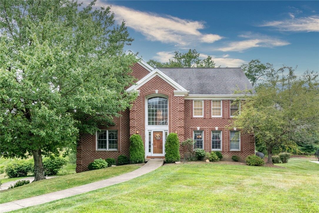 Property Photo: 204 Oak Ridge Drive PA 15367