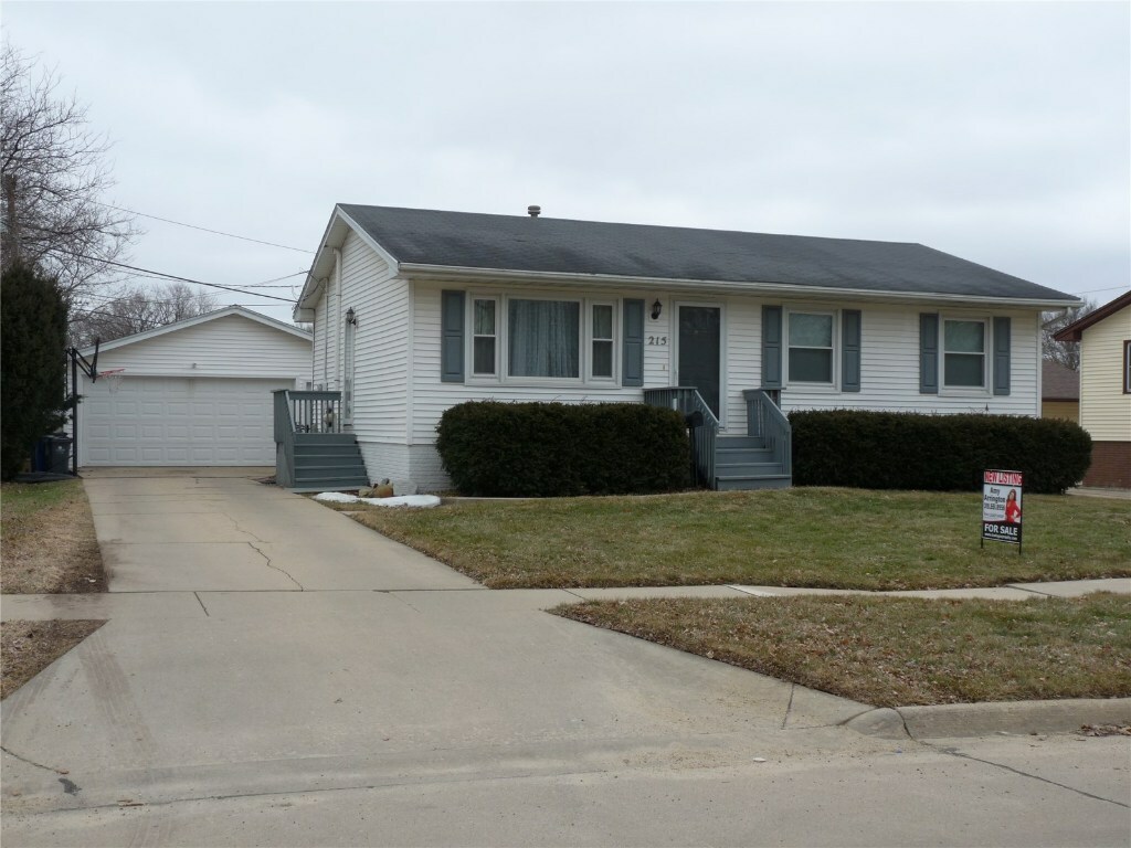 Property Photo: 215 Bernita Drive IA 52405