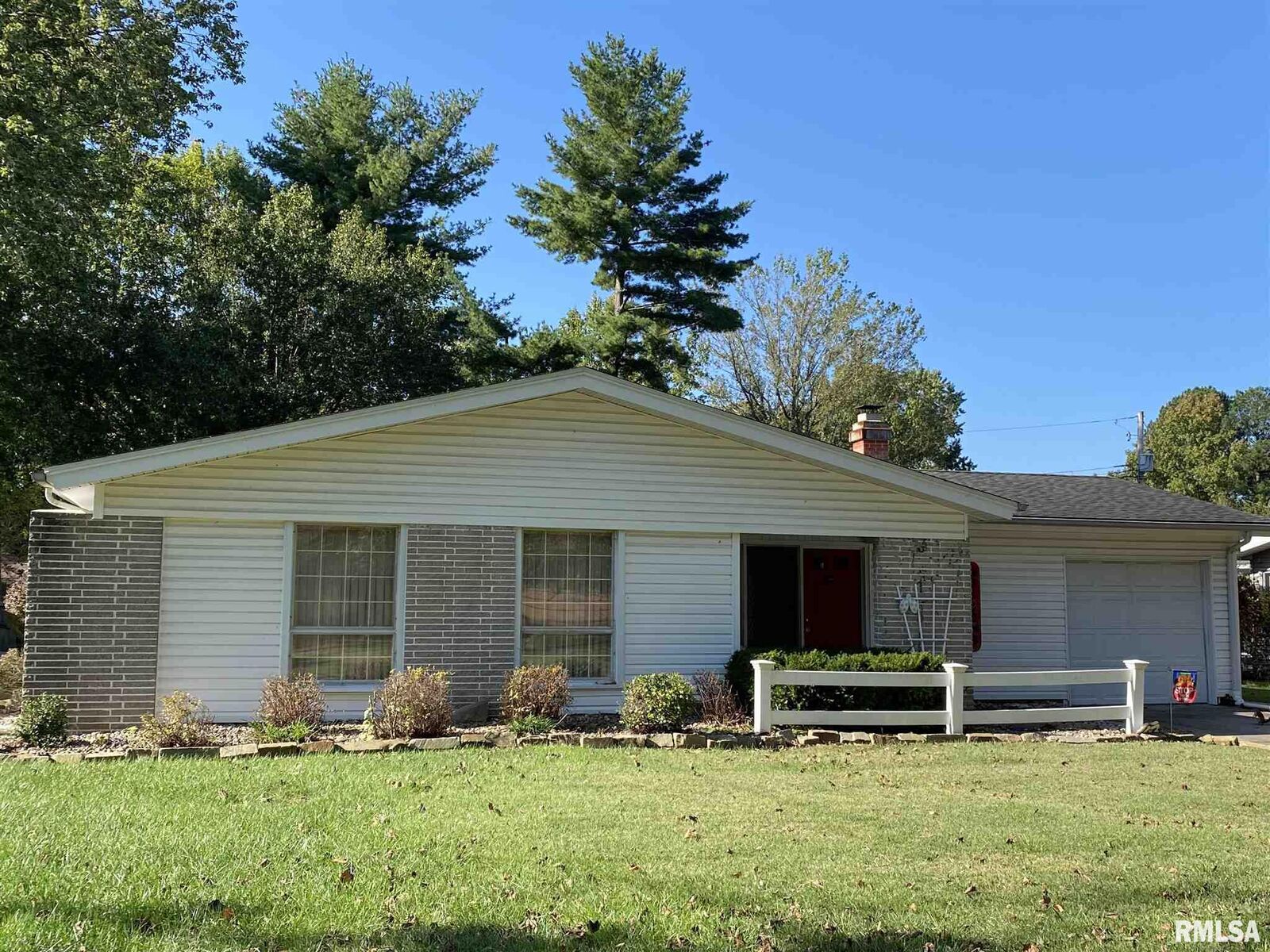 Property Photo: 1511 W Taylor IL 62901