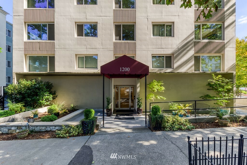 Property Photo:  1200 Boylston Avenue 1000  WA 98101 