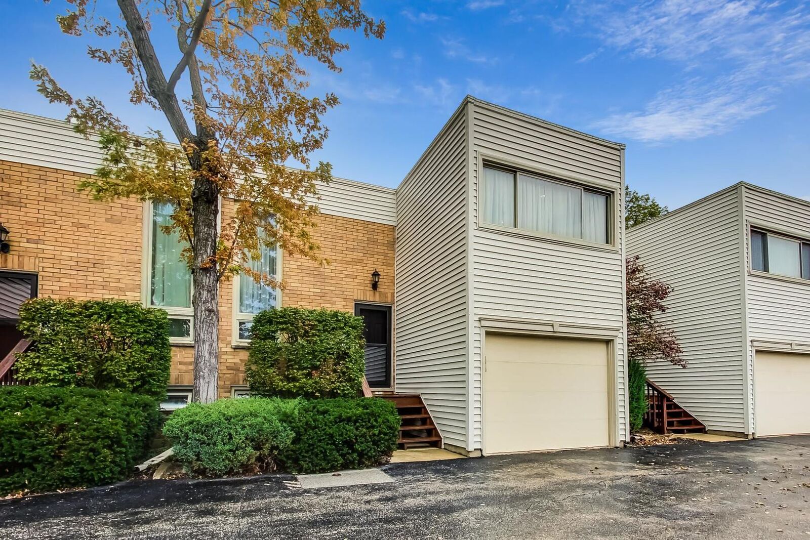 Property Photo: 374 Cedar Tree Court 374 IL 60194