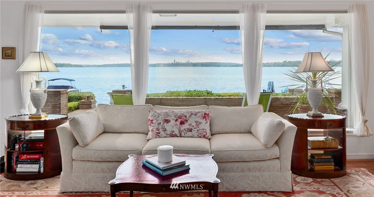 Property Photo:  169  Lake Avenue W  WA 98033 