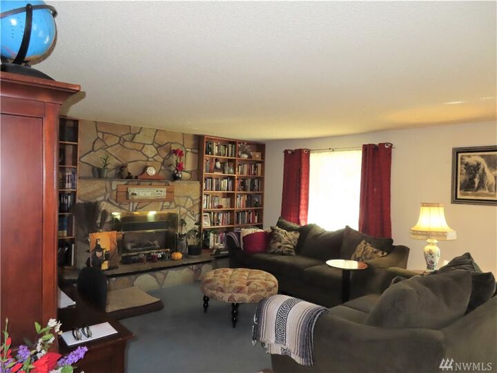 Property Photo:  406 Williams Dr  WA 99166 