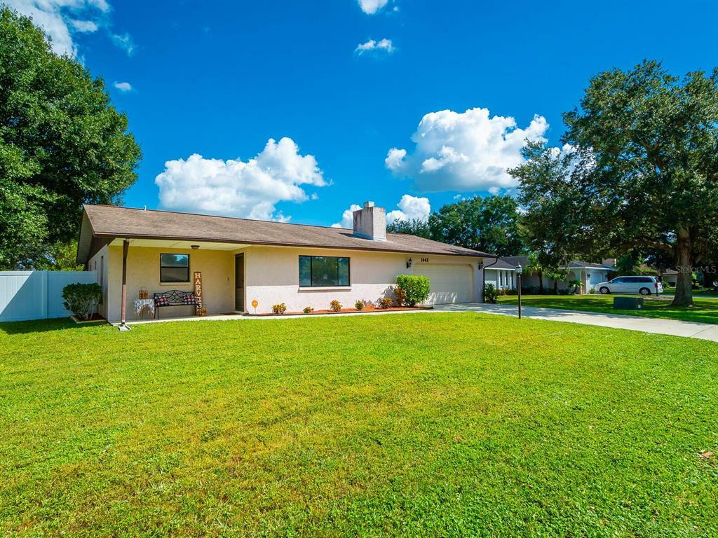 Property Photo: 1443 Georgetowne Drive FL 34232