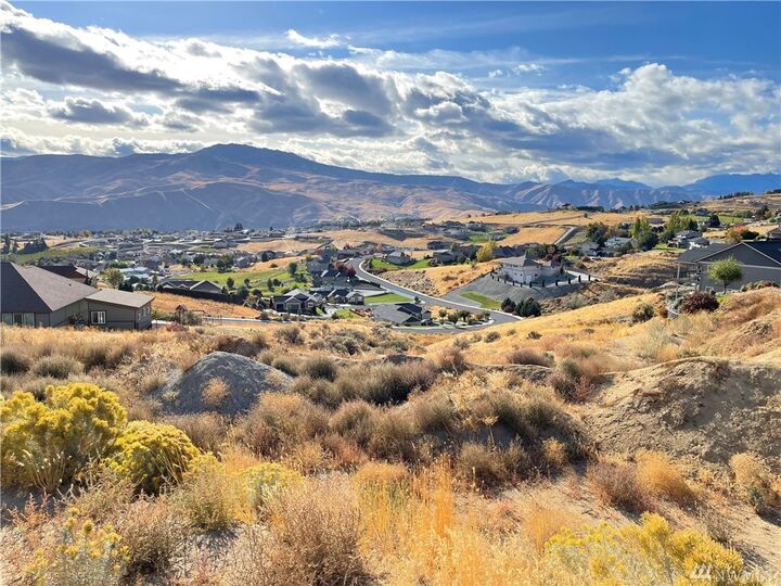 125 W Mountain Brook  Wenatchee WA 98801 photo