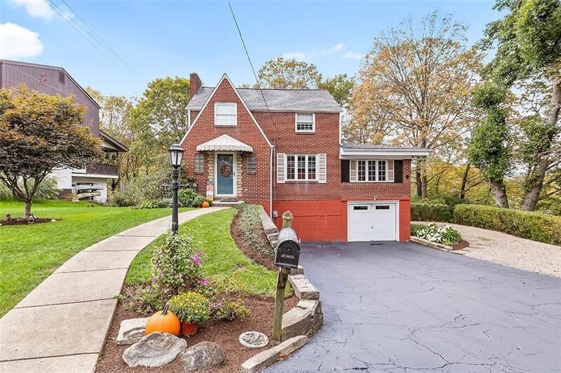 Property Photo: 3329 Franklin Drive PA 15235