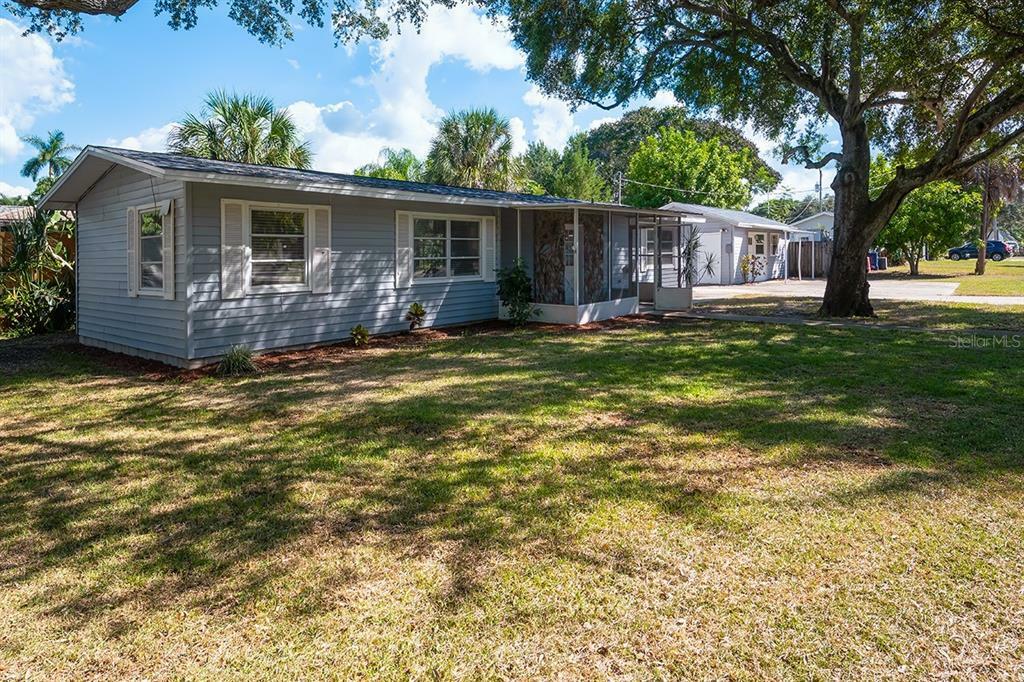 Property Photo:  426 40th Street Court NW  FL 34209 