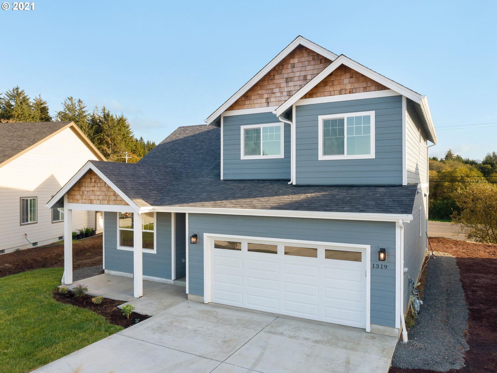 Property Photo: 1319 Seabright Way OR 97138