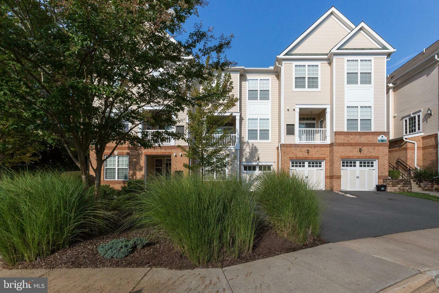 Property Photo:  43935 Hickory Corner Terrace 104  VA 20147 