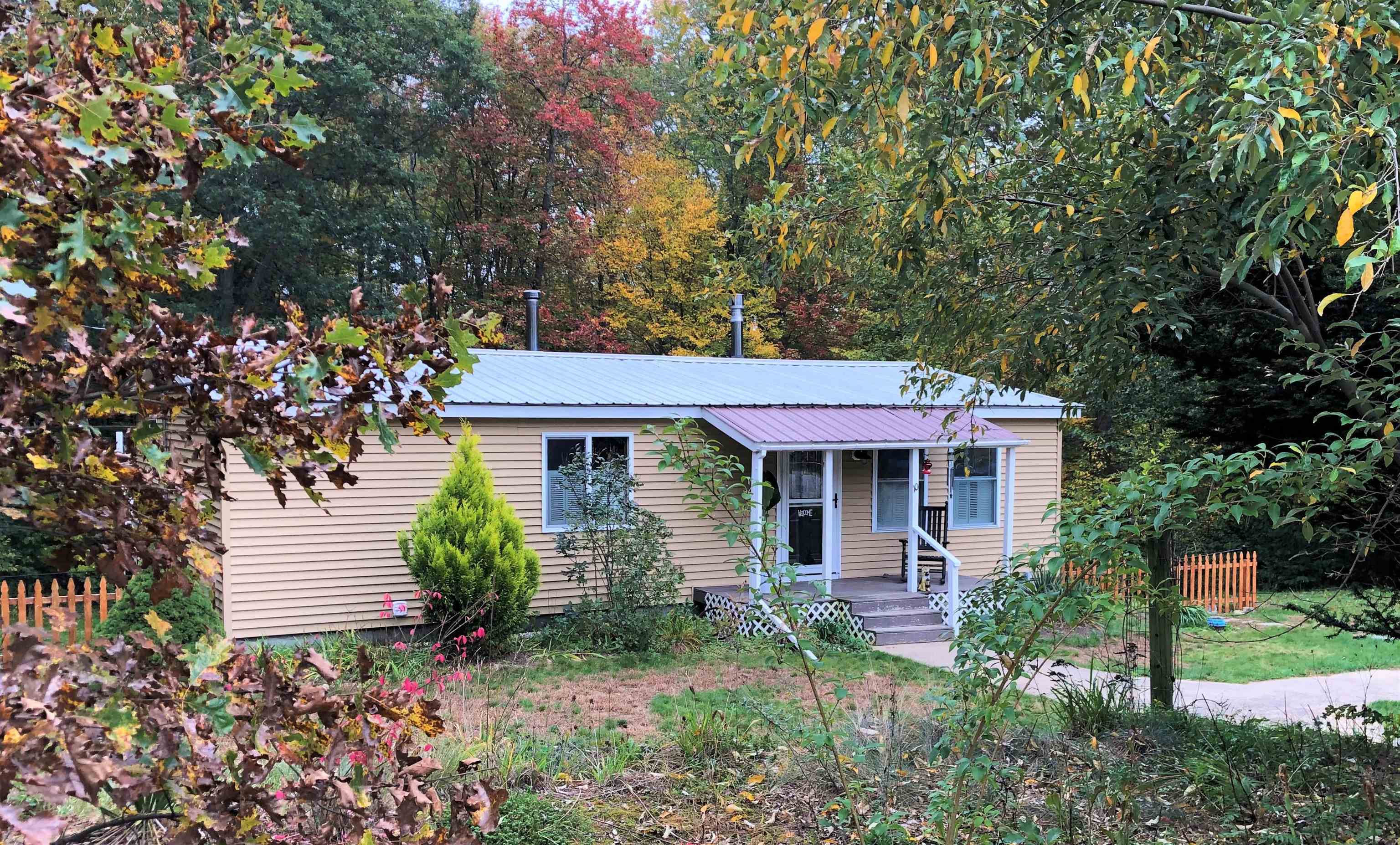 Property Photo:  10 Tamarack Lane  NH 03077 