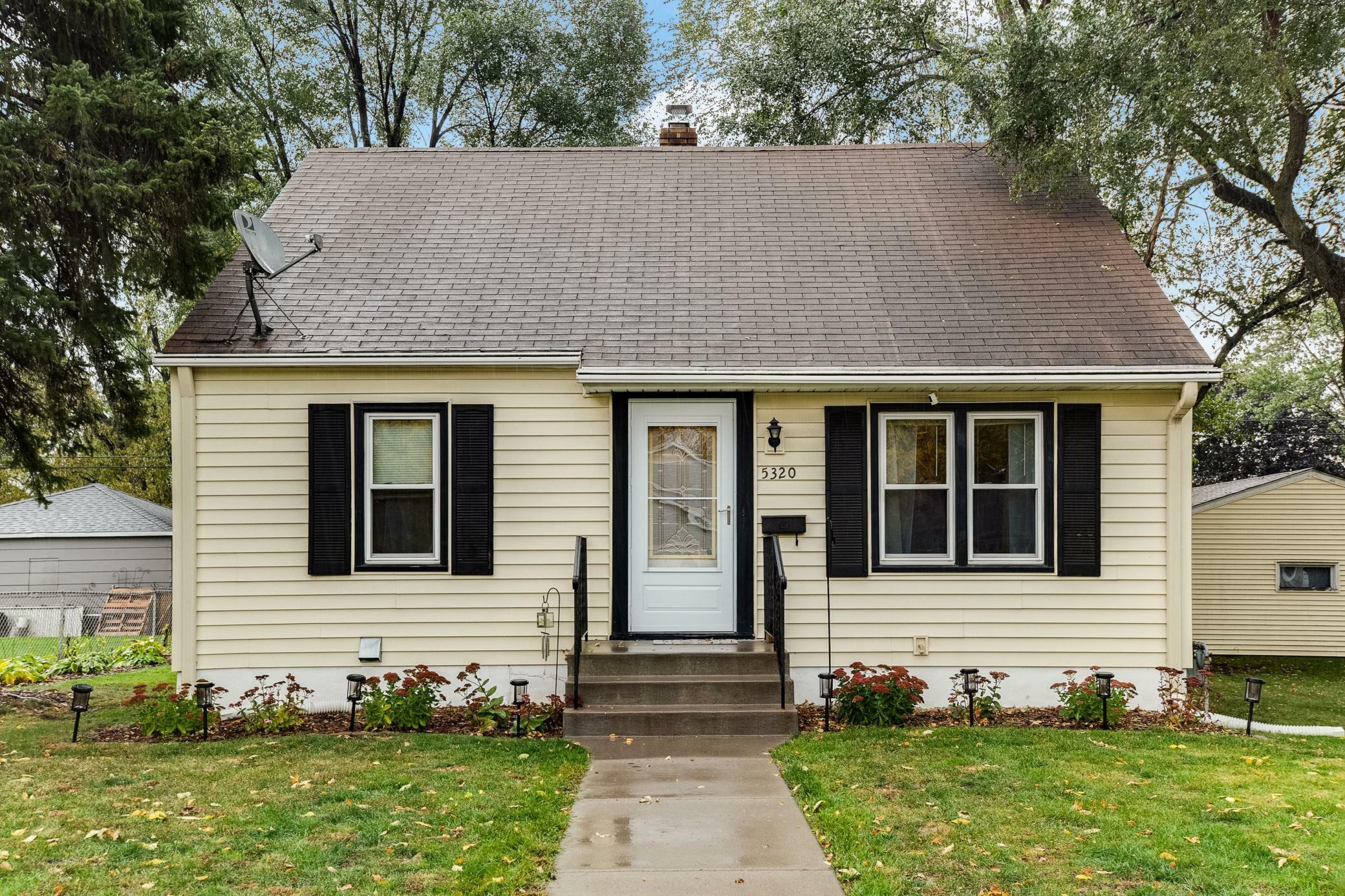 Property Photo:  5320 James Avenue N  MN 55430 