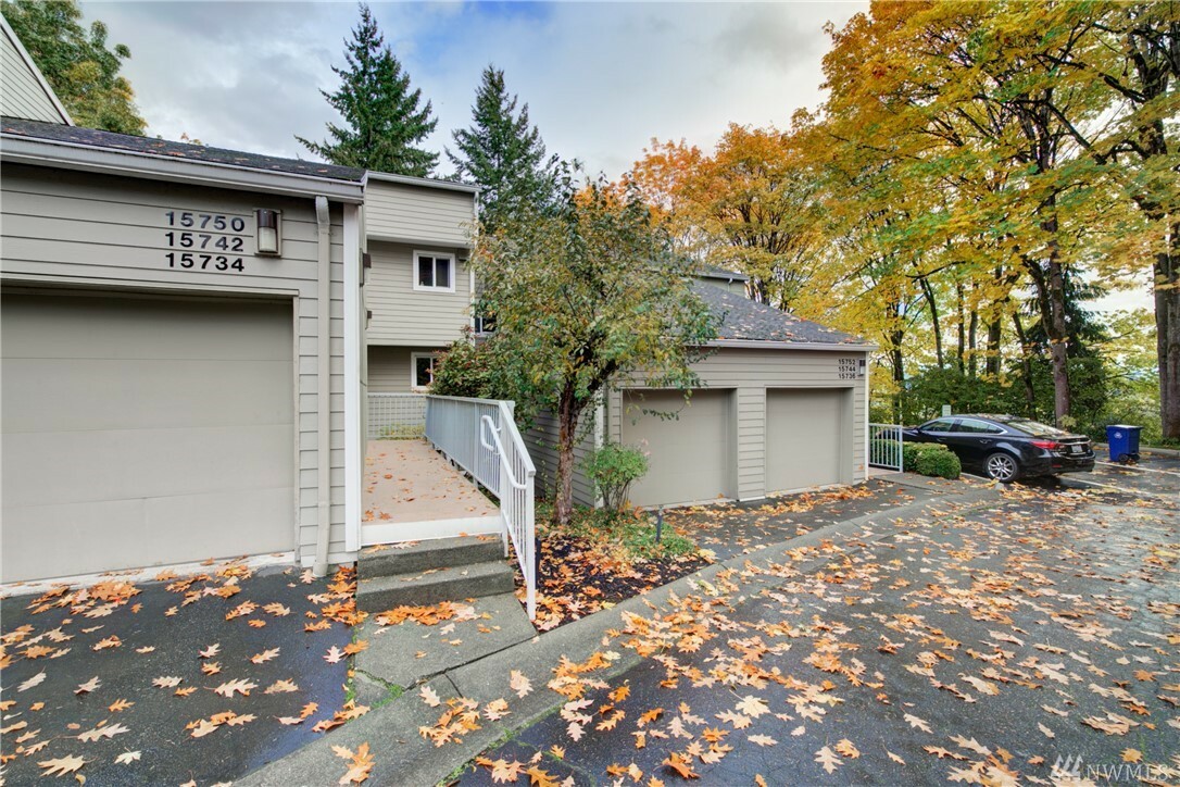 Property Photo:  15742 NE 70th Ct 15742  WA 98052 