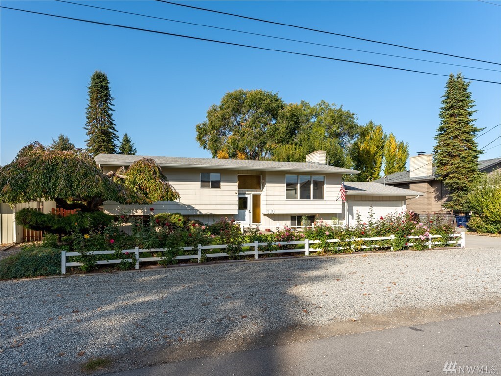 Property Photo: 110 S Houston Ave WA 98802