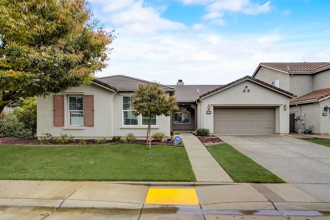 Property Photo: 11864 Slate Falls Way CA 95742