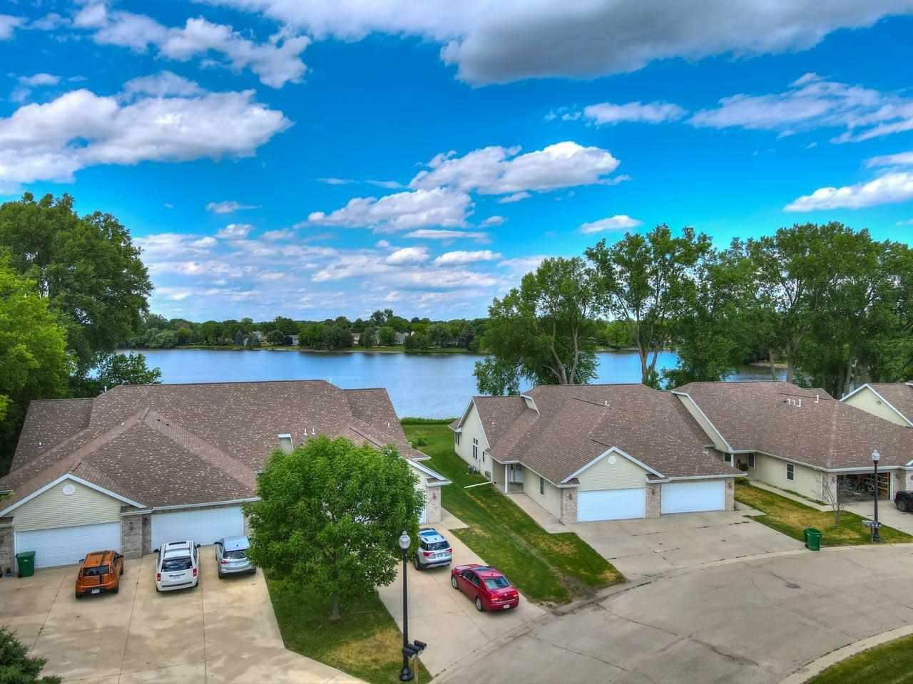 Property Photo:  910 Waters Edge Ct  WI 53559 