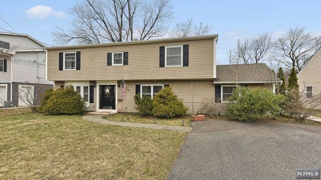 Property Photo:  8 Voorhis Place  NJ 07444 