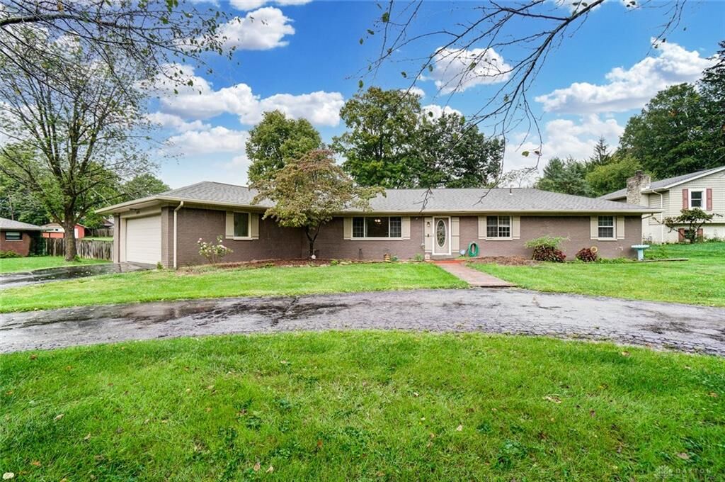 Property Photo: 1672 Countryside Drive OH 45432