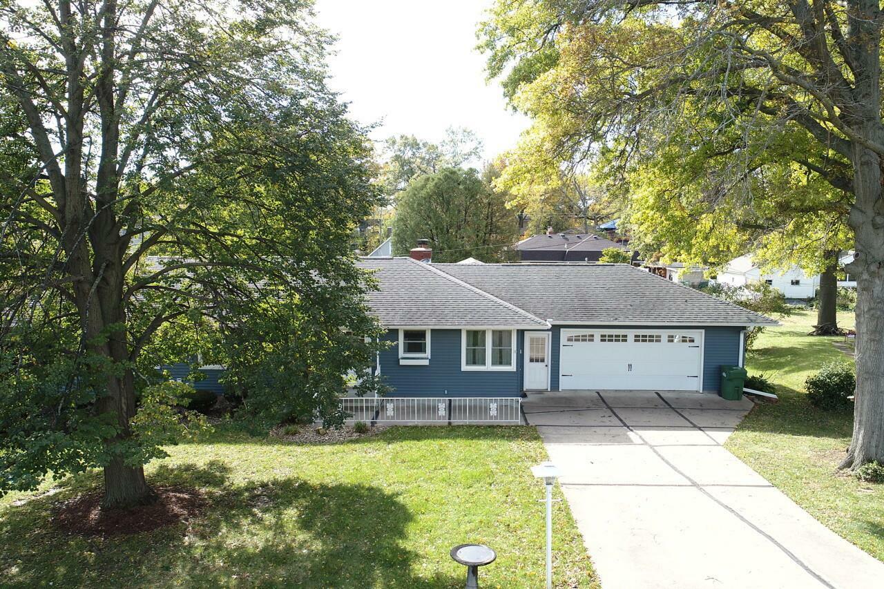 Property Photo:  1119 1st  IA 52732 