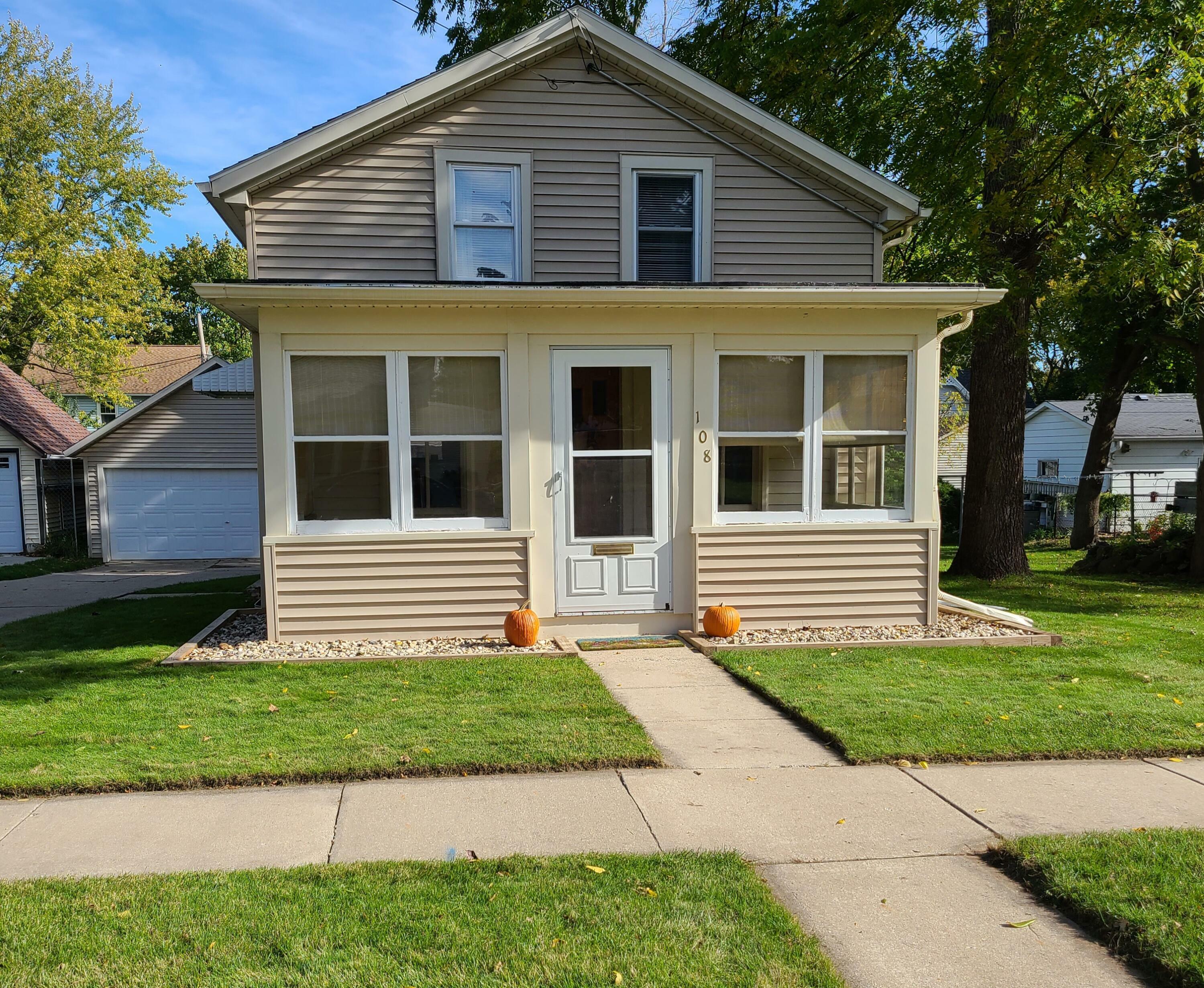 Property Photo:  108 Monroe St  WI 53538 