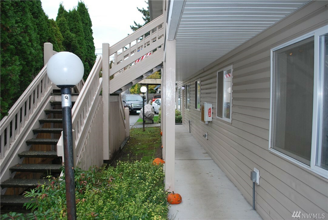 Property Photo:  3723 Wetmore Ave  WA 98201 