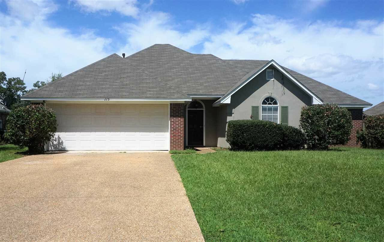 Property Photo:  115 Live Oaks Boulevard  MS 39208 