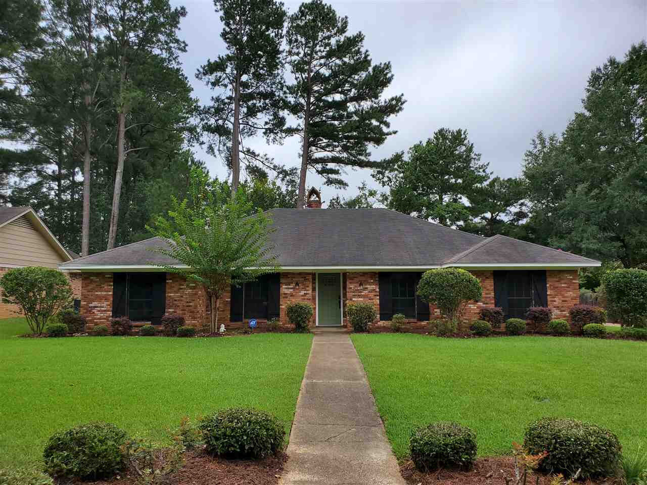 Property Photo:  10 Treeway Drive  MS 39042 