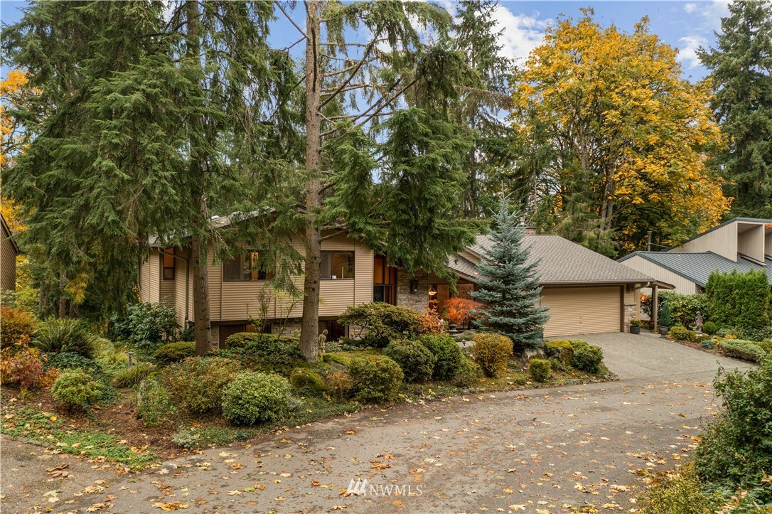 Property Photo:  9260 SE 46th Street  WA 98040 