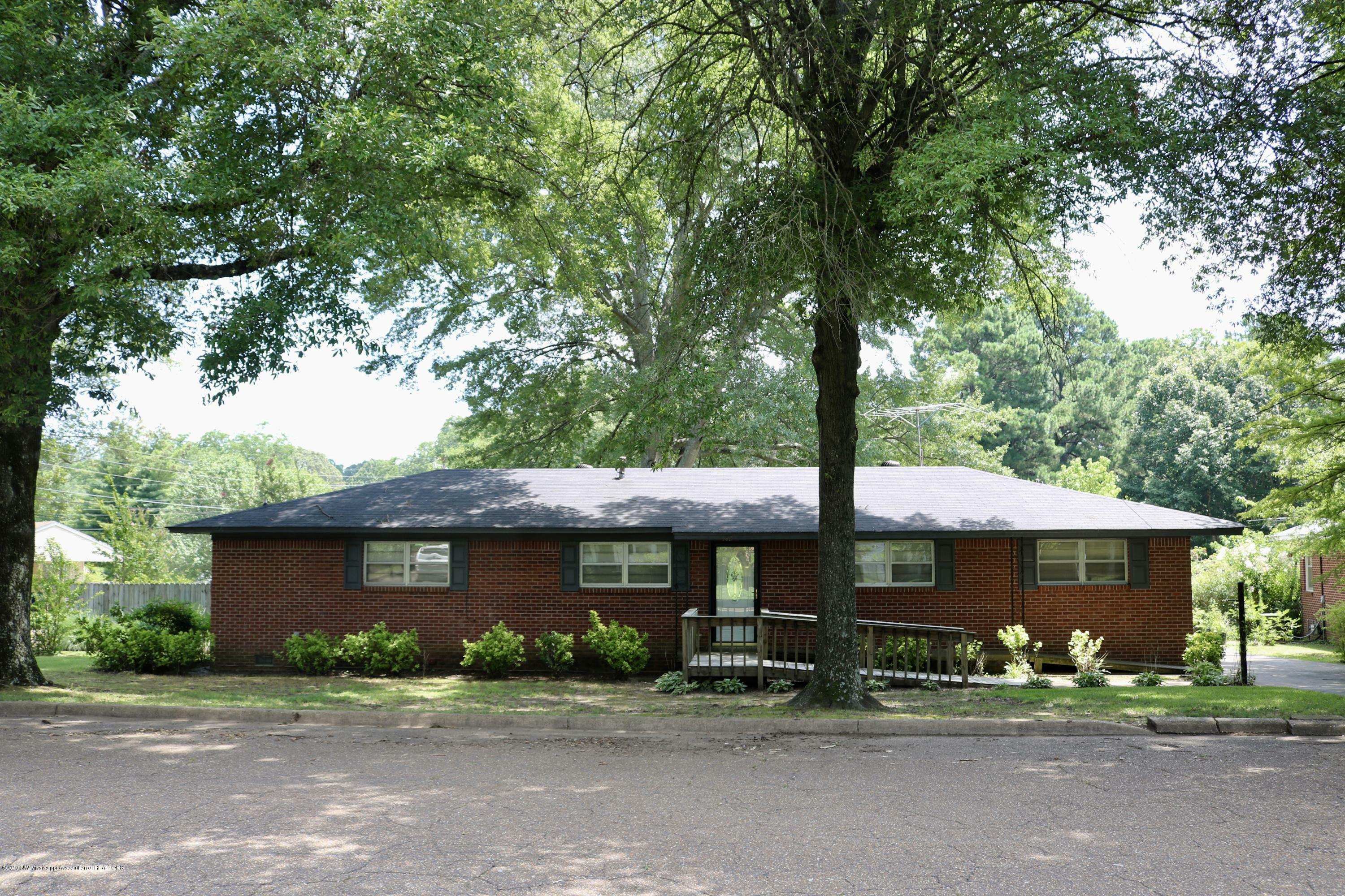 Property Photo: 302 Water Street MS 38666