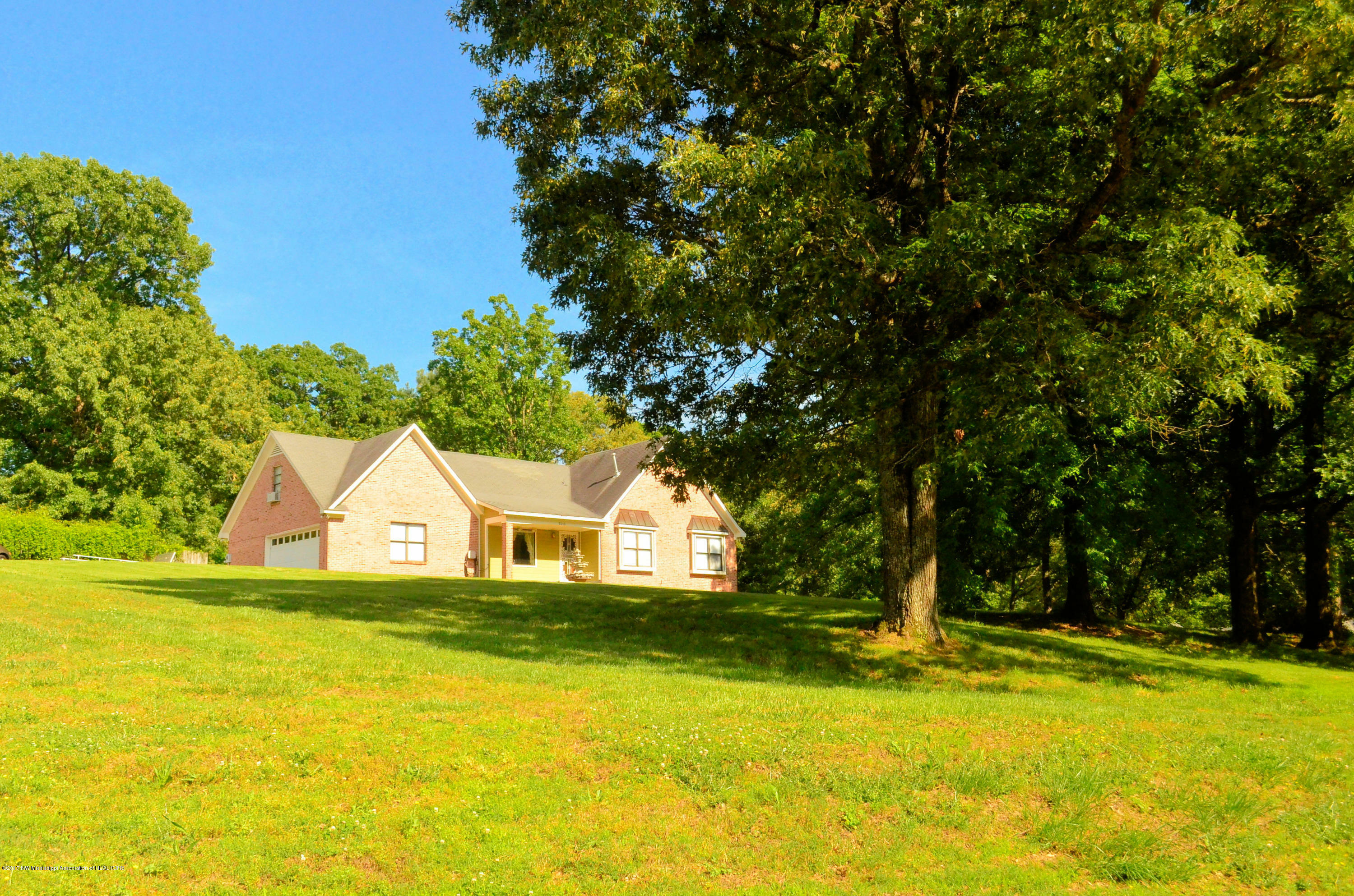 Property Photo: 5410 Windy Ridge MS 38671