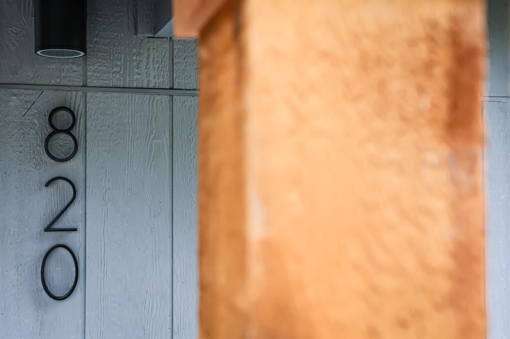 Property Photo: 820 Allen Street TX 76205