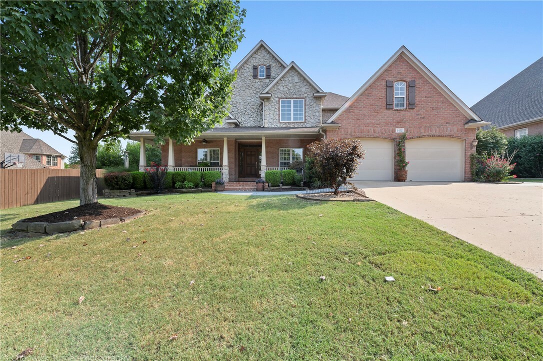 Property Photo:  4402 W Hillside Drive  AR 72758 