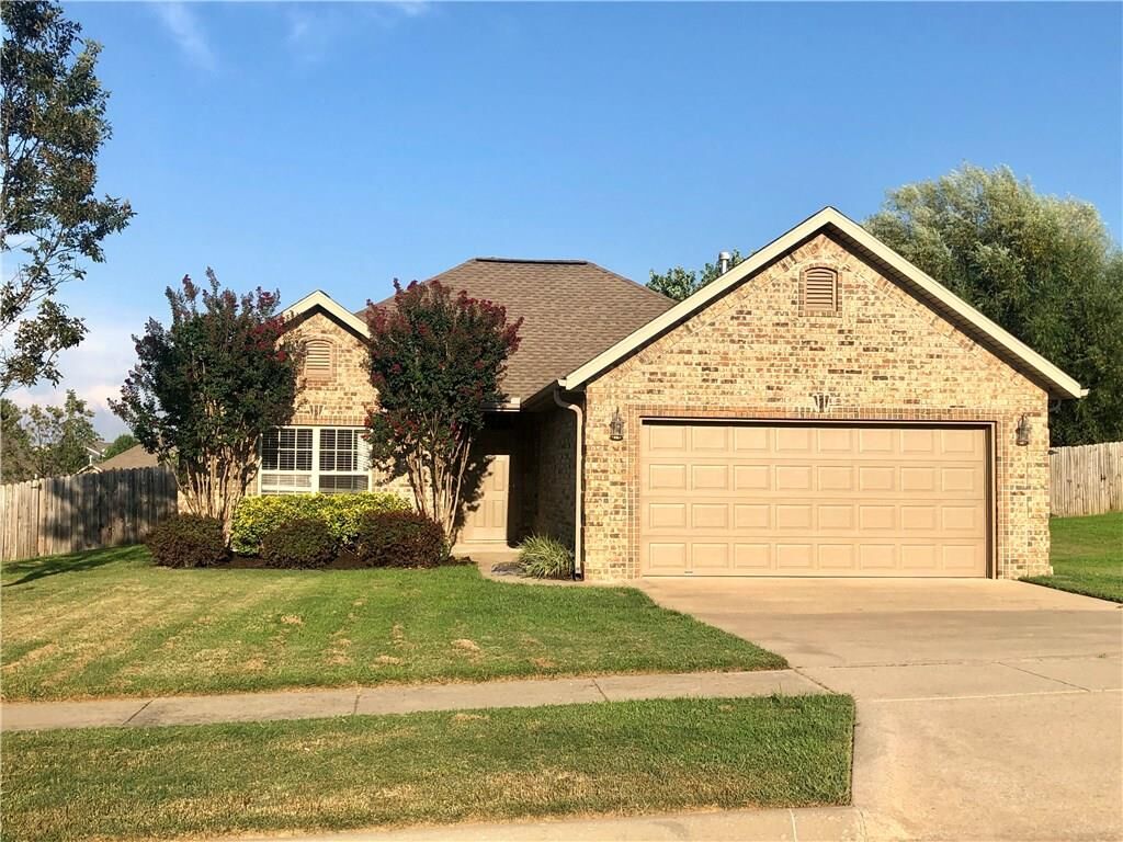 Property Photo:  1606 Hazeltine Drive  AR 72704 