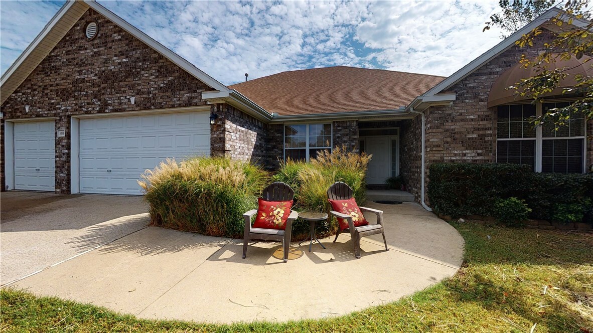 Property Photo:  1618 River Meadows Drive  AR 72701 