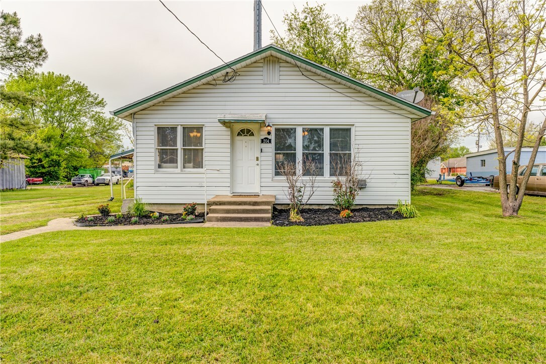 Property Photo:  204 E Cleveland Street  AR 72753 