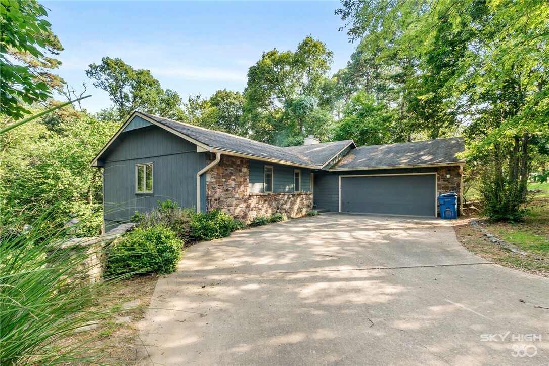 Property Photo:  8 Helmsley Lane  AR 72715 