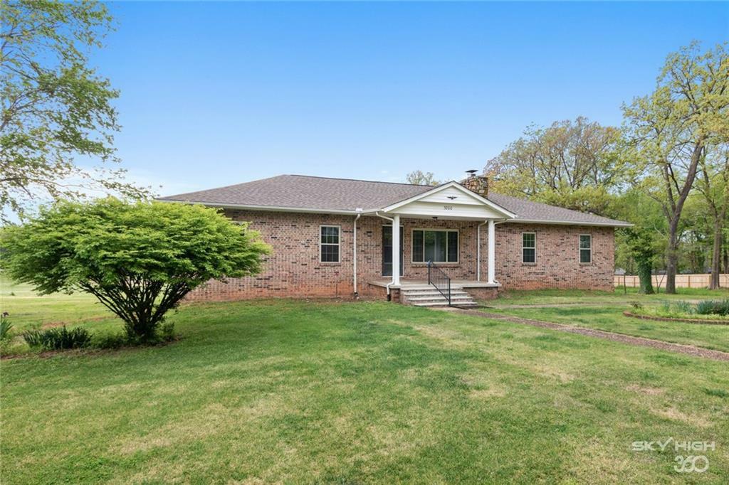 Property Photo:  3200 W Seminole  AR 72758 