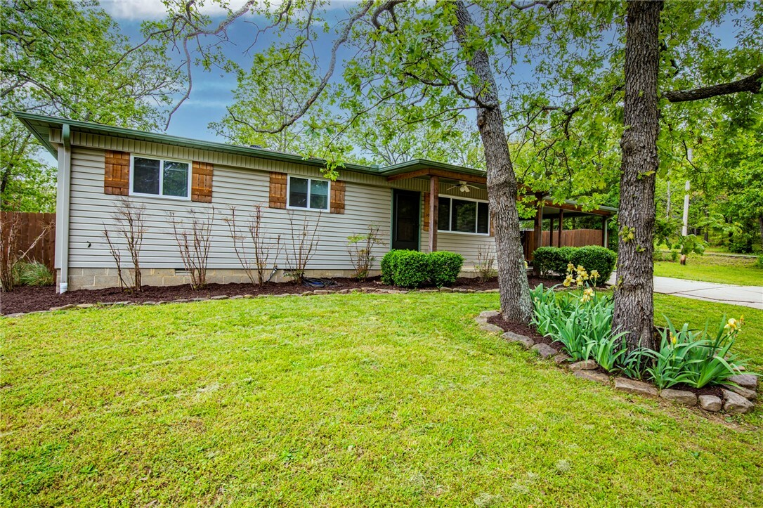 Property Photo:  1035 S Oak Road  AR 72704 