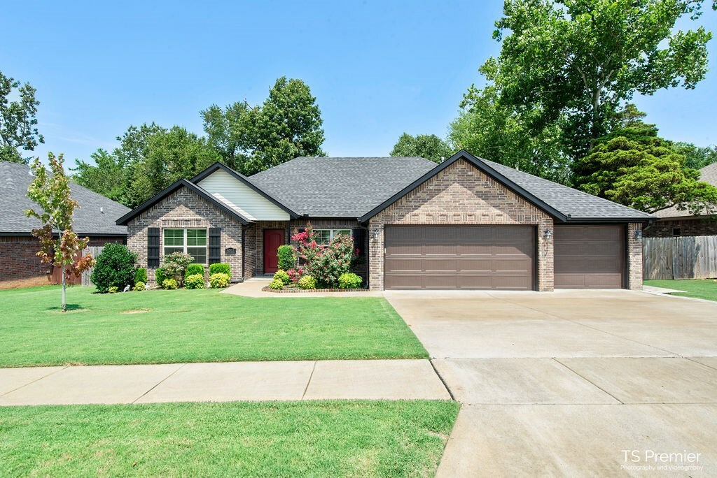 Property Photo:  5002 E Talon Trail  AR 72701 