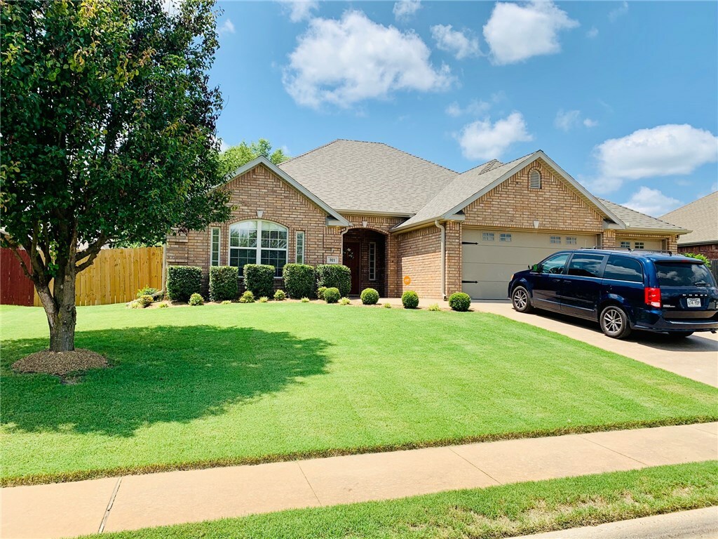 Property Photo:  921 Harvest Street  AR 72719 