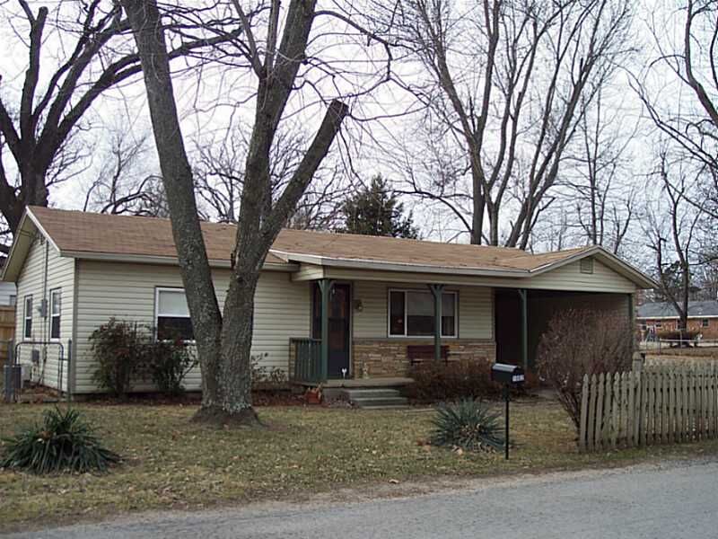 Property Photo:  1002 W Maple Street  AR 72756 