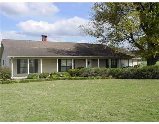 Property Photo: 2050 N Center Street AR 72727
