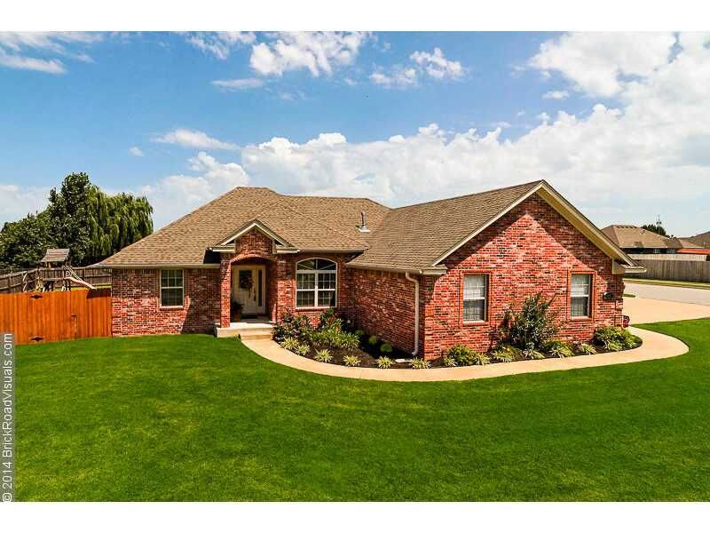 Property Photo:  800 Grant Avenue  AR 72753 